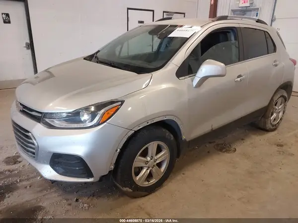 KL7CJLSB6KB818976 2019 CHEVROLET TRAX - Image 2