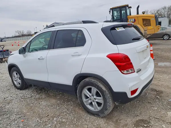 KL7CJLSB6KB911030 2019 CHEVROLET TRAX - Image 2