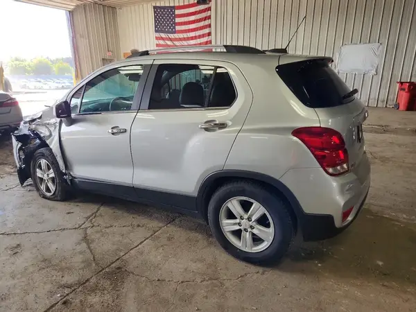 KL7CJLSB6KB960325 2019 CHEVROLET TRAX - Image 2