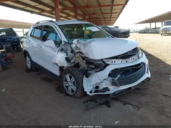 KL7CJLSB6LB008877 2020 CHEVROLET TRAX - Image 1