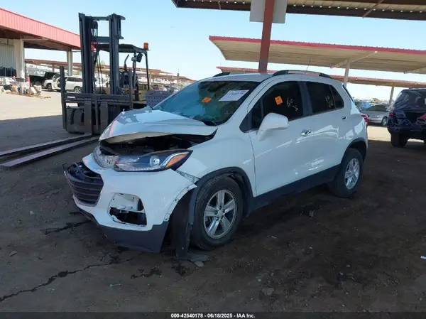 KL7CJLSB6LB008877 2020 CHEVROLET TRAX - Image 2