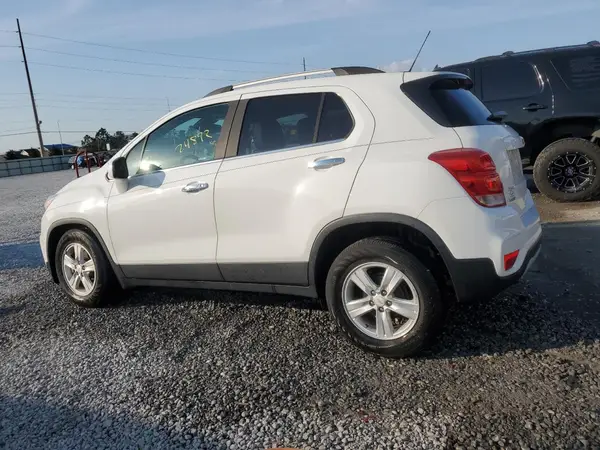 KL7CJLSB6LB015733 2020 CHEVROLET TRAX - Image 2