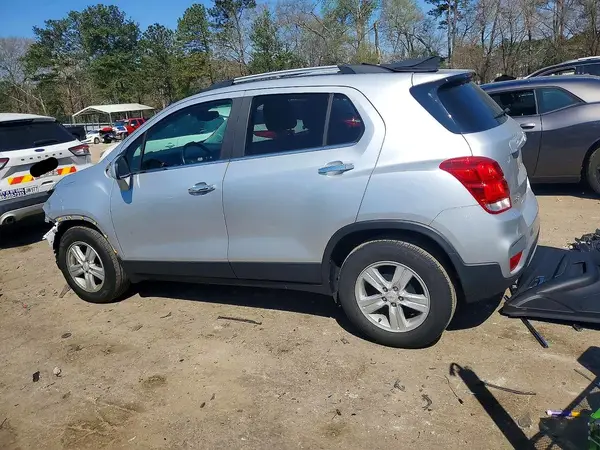 KL7CJLSB6LB017031 2020 CHEVROLET TRAX - Image 2
