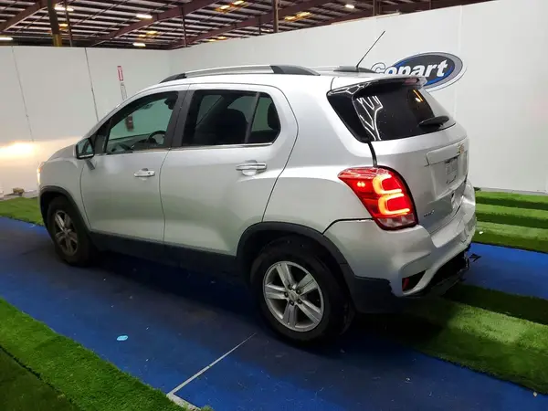 KL7CJLSB6LB018020 2020 CHEVROLET TRAX - Image 2