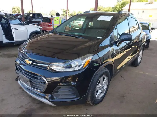 KL7CJLSB6LB065421 2020 CHEVROLET TRAX - Image 2