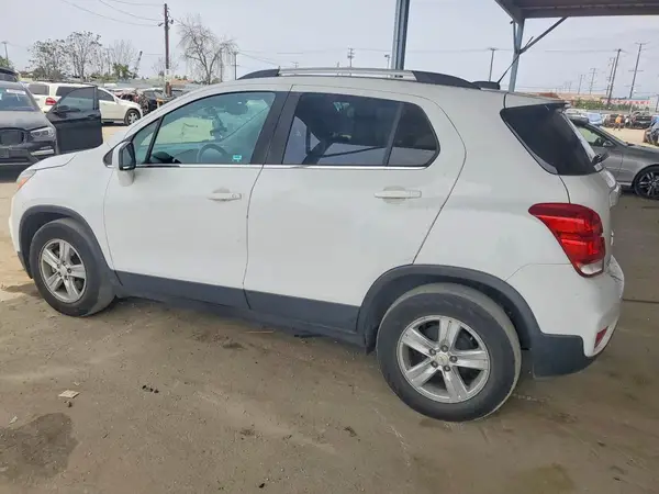 KL7CJLSB6LB314235 2020 CHEVROLET TRAX - Image 2
