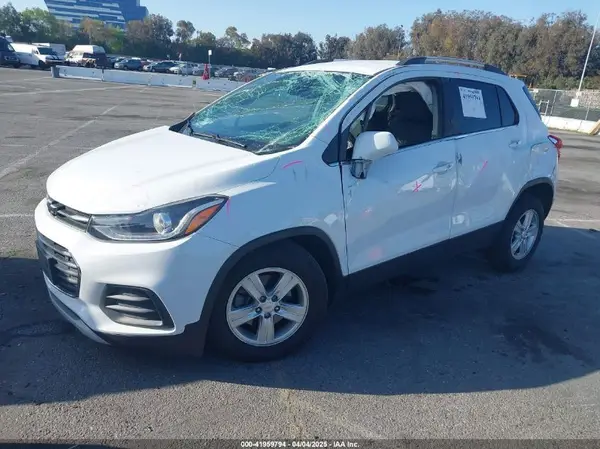 KL7CJLSB6LB325915 2020 CHEVROLET TRAX - Image 2