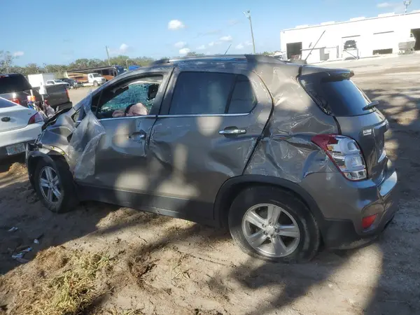 KL7CJLSB6LB344030 2020 CHEVROLET TRAX - Image 2