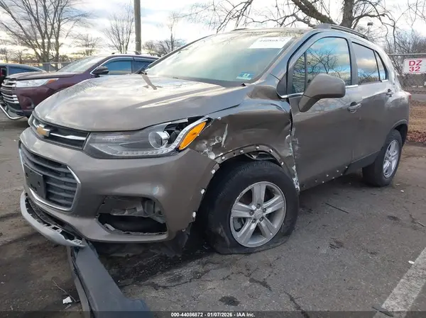 KL7CJLSB6LB347946 2020 CHEVROLET TRAX - Image 2