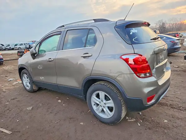 KL7CJLSB6LB353987 2020 CHEVROLET TRAX - Image 2