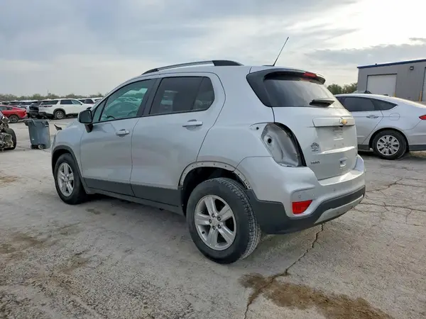 KL7CJLSB6MB310817 2021 CHEVROLET TRAX - Image 2