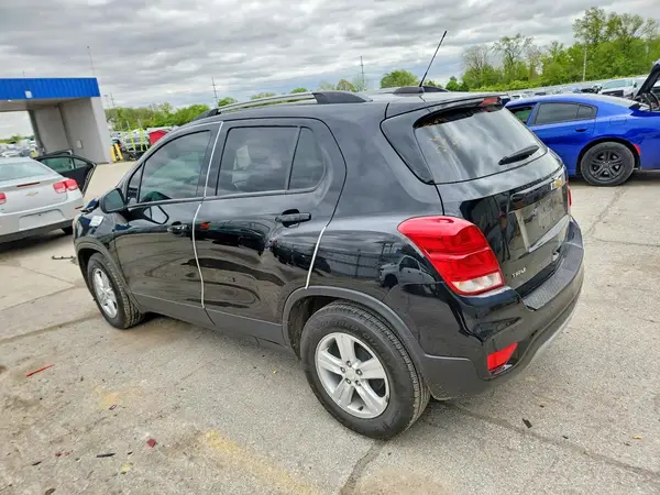 KL7CJLSB6MB318450 2021 CHEVROLET TRAX - Image 2