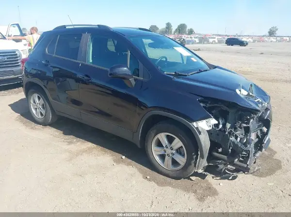 KL7CJLSB6MB328069 2021 CHEVROLET TRAX - Image 1