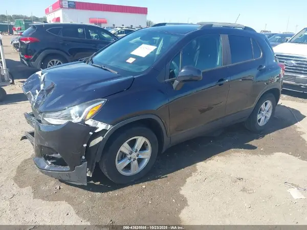 KL7CJLSB6MB328069 2021 CHEVROLET TRAX - Image 2