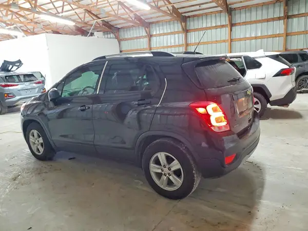 KL7CJLSB6MB335216 2021 CHEVROLET TRAX - Image 2