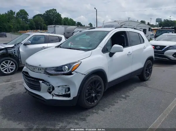 KL7CJLSB6MB353117 2021 CHEVROLET TRAX - Image 2