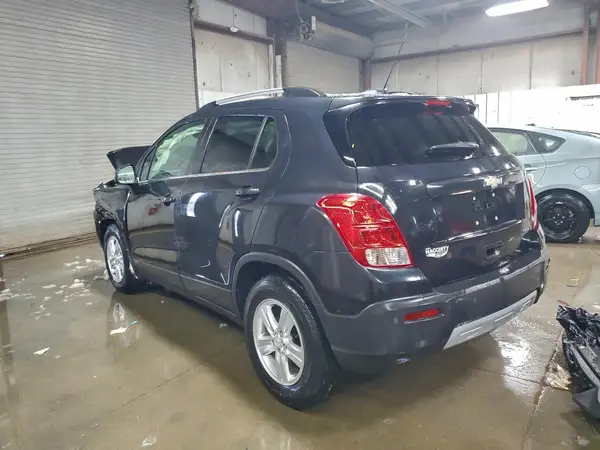 KL7CJLSB7GB605283 2016 CHEVROLET TRAX - Image 2