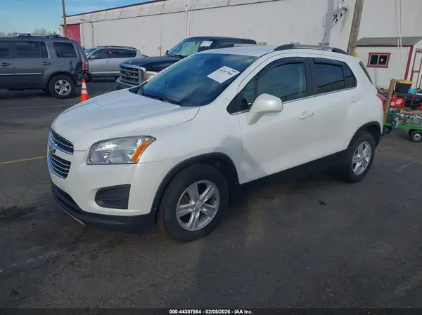 KL7CJLSB7GB681327 2016 CHEVROLET TRAX - Image 2