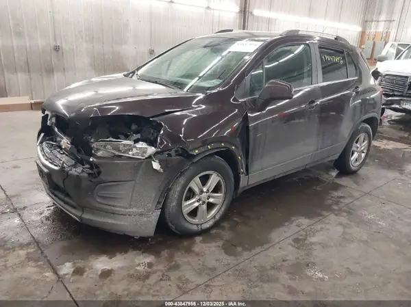 KL7CJLSB7GB703813 2016 CHEVROLET TRAX - Image 2