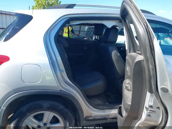KL7CJLSB7HB091680 2017 CHEVROLET TRAX - Image 8