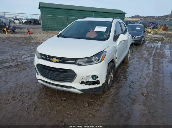 KL7CJLSB7HB095549 2017 CHEVROLET TRAX - Image 2