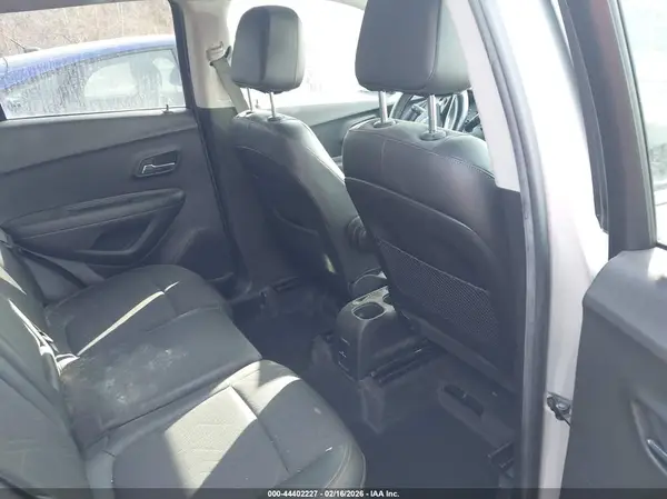 KL7CJLSB7JB532844 2018 CHEVROLET TRAX - Image 8