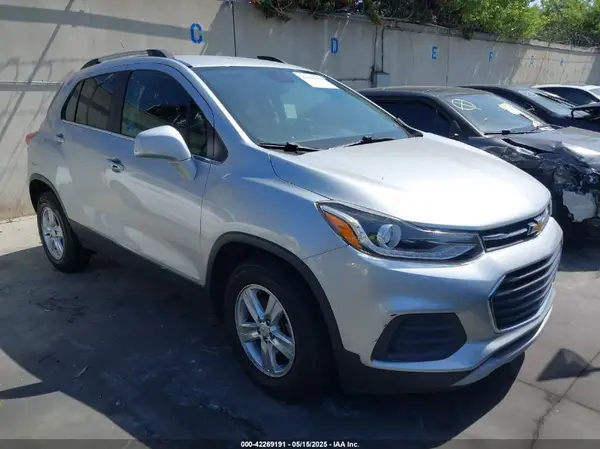 KL7CJLSB7JB541608 2018 CHEVROLET TRAX - Image 1