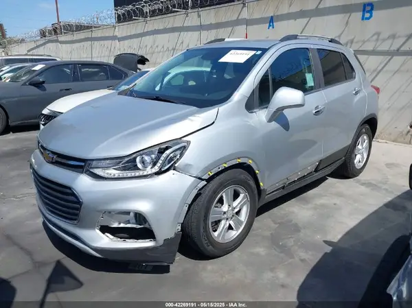 KL7CJLSB7JB541608 2018 CHEVROLET TRAX - Image 2