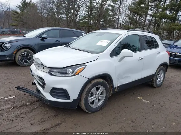 KL7CJLSB7JB541897 2018 CHEVROLET TRAX - Image 2