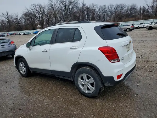 KL7CJLSB7JB548008 2018 CHEVROLET TRAX - Image 2