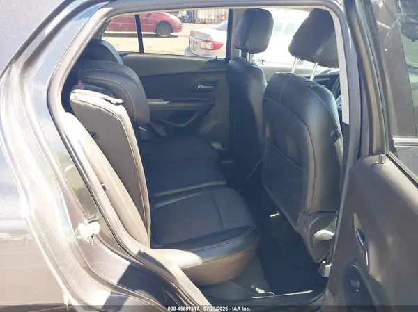 KL7CJLSB7JB548803 2018 CHEVROLET TRAX - Image 8