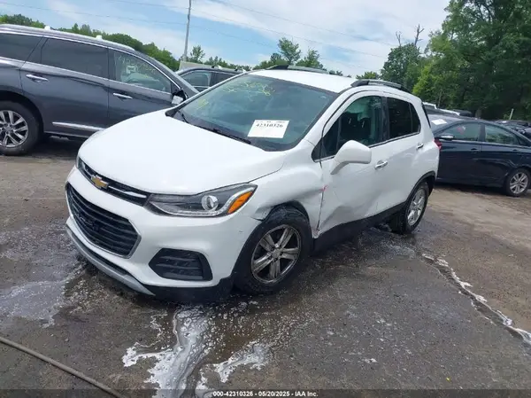 KL7CJLSB7JB558196 2018 CHEVROLET TRAX - Image 2
