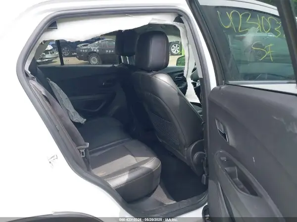 KL7CJLSB7JB558196 2018 CHEVROLET TRAX - Image 8