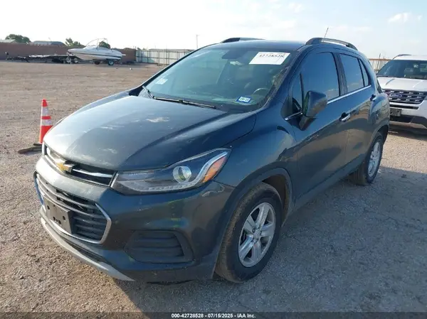 KL7CJLSB7JB560143 2018 CHEVROLET TRAX - Image 2