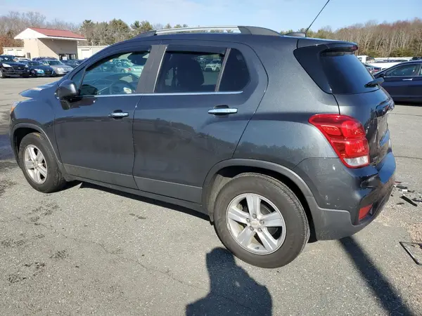 KL7CJLSB7JB570980 2018 CHEVROLET TRAX - Image 2