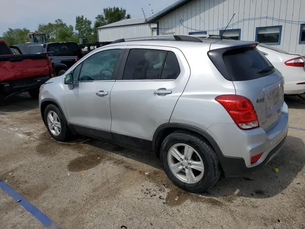 KL7CJLSB7JB576231 2018 CHEVROLET TRAX - Image 2