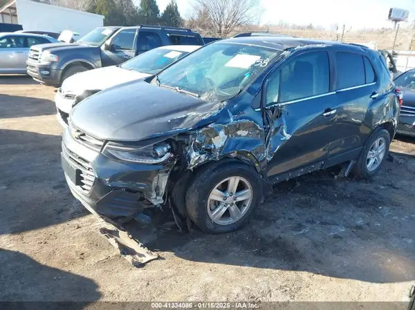 KL7CJLSB7JB580358 2018 CHEVROLET TRAX - Image 2
