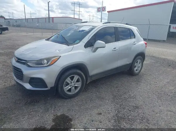 KL7CJLSB7JB581347 2018 CHEVROLET TRAX - Image 2