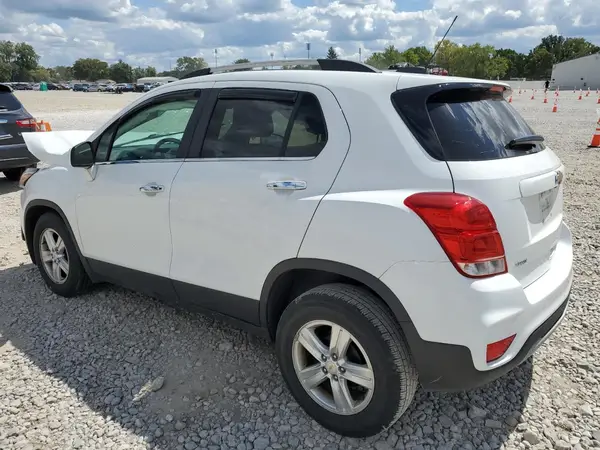 KL7CJLSB7JB581655 2018 CHEVROLET TRAX - Image 2