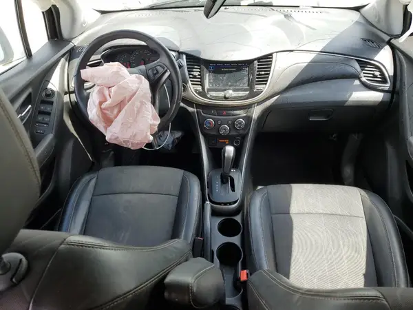 KL7CJLSB7JB581655 2018 CHEVROLET TRAX - Image 8