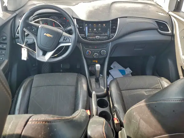 KL7CJLSB7JB587486 2018 CHEVROLET TRAX - Image 8