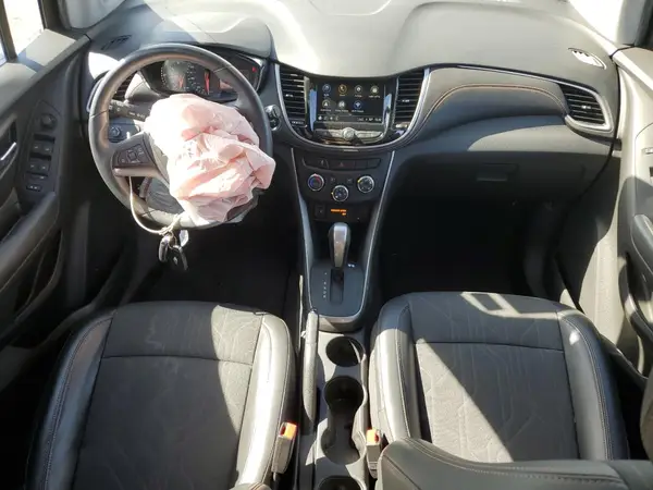 KL7CJLSB7JB589884 2018 CHEVROLET TRAX - Image 8