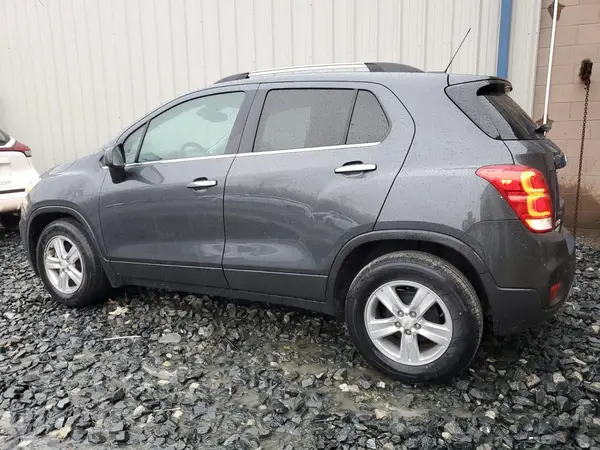 KL7CJLSB7JB619353 2018 CHEVROLET TRAX - Image 2