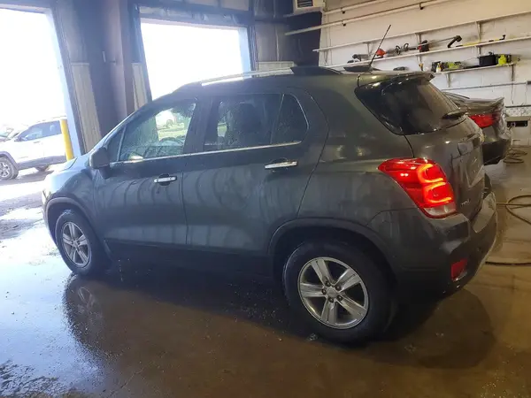 KL7CJLSB7JB628456 2018 CHEVROLET TRAX - Image 2