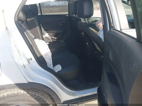 KL7CJLSB7JB632099 2018 CHEVROLET TRAX - Image 8