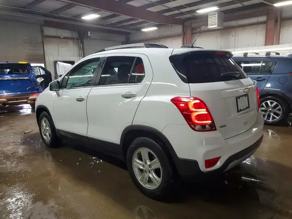 KL7CJLSB7JB634189 2018 CHEVROLET TRAX - Image 2
