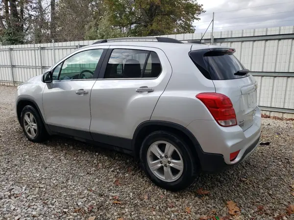 KL7CJLSB7JB635505 2018 CHEVROLET TRAX - Image 2