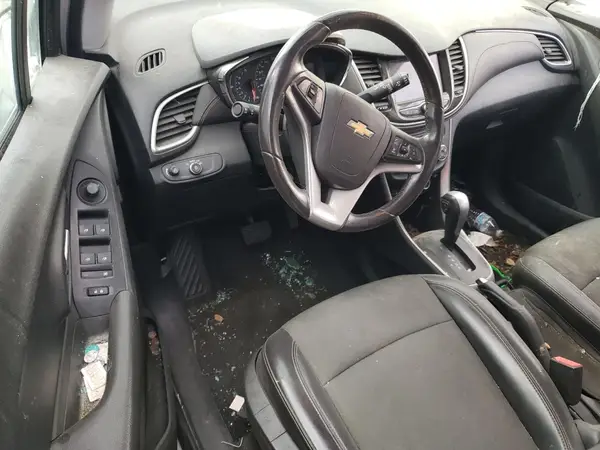 KL7CJLSB7JB635505 2018 CHEVROLET TRAX - Image 8