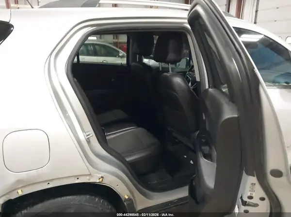 KL7CJLSB7JB638761 2018 CHEVROLET TRAX - Image 8