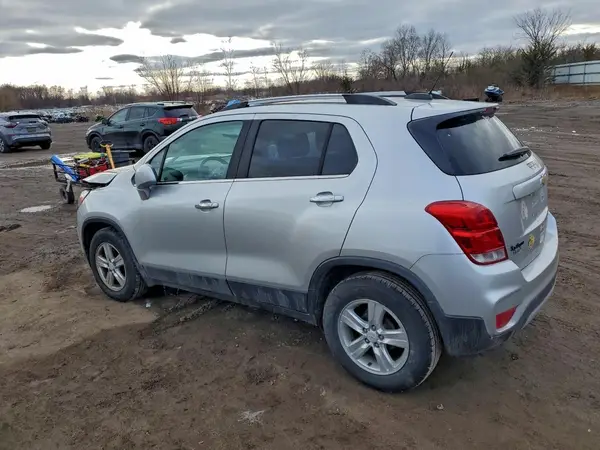 KL7CJLSB7JB648044 2018 CHEVROLET TRAX - Image 2